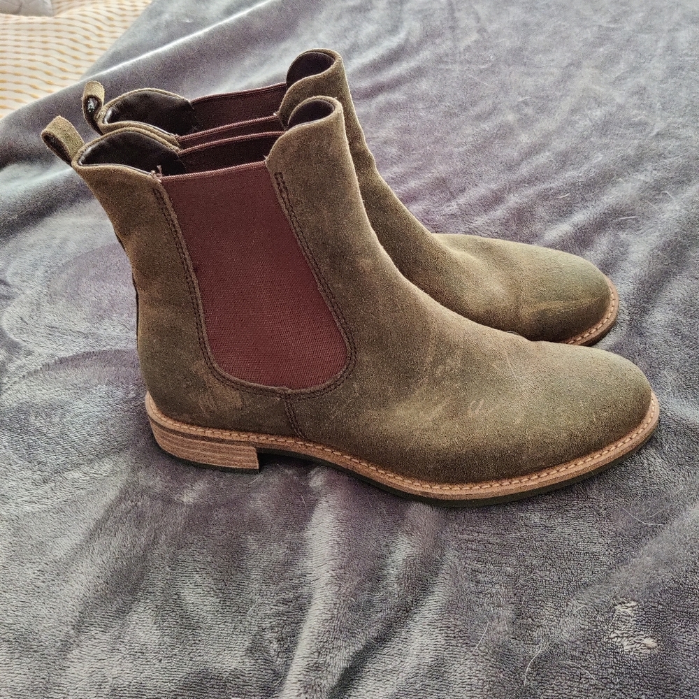 Women's size 8/39 Ecco boots